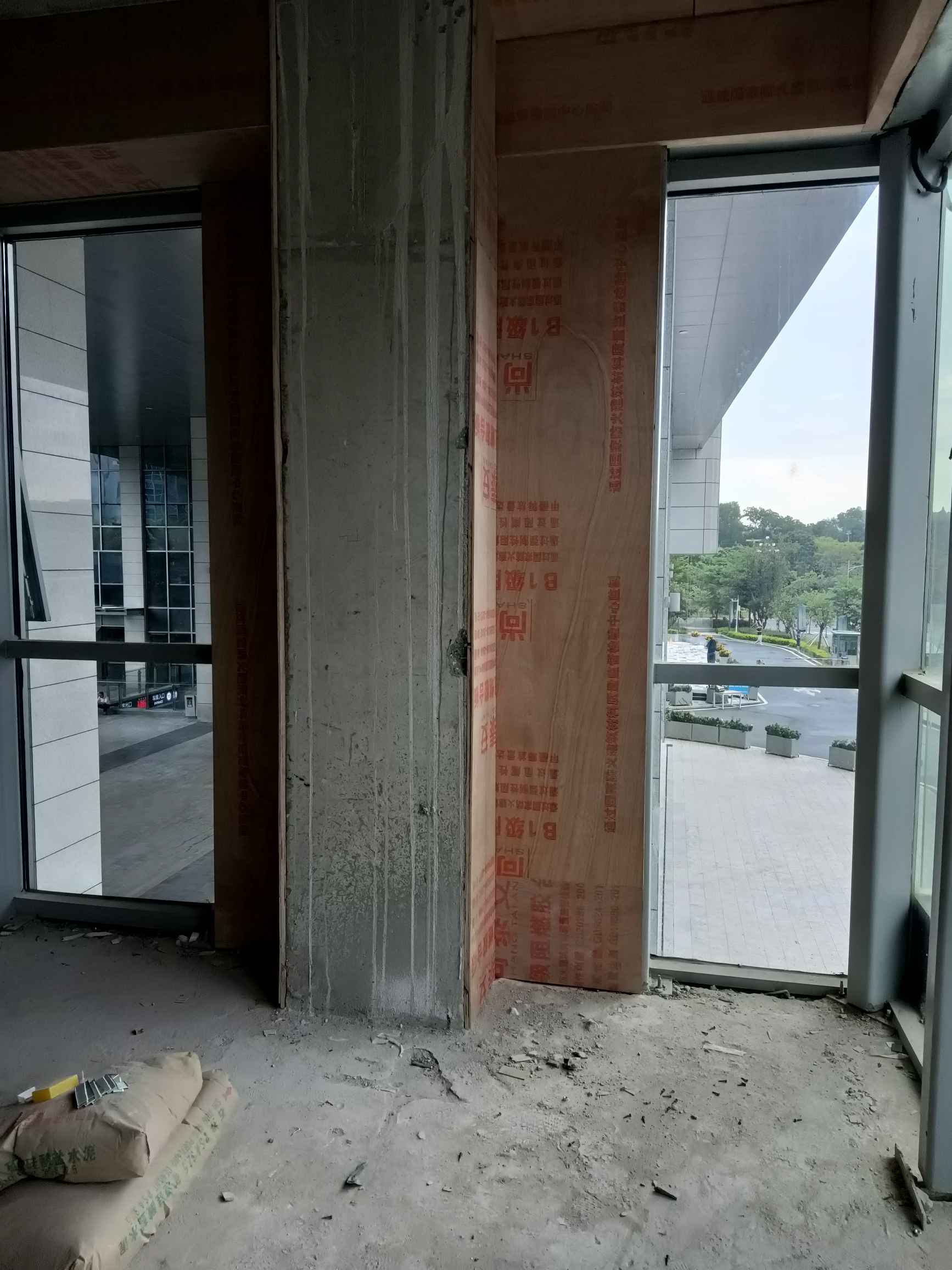 350元,封柱子石膏板,不