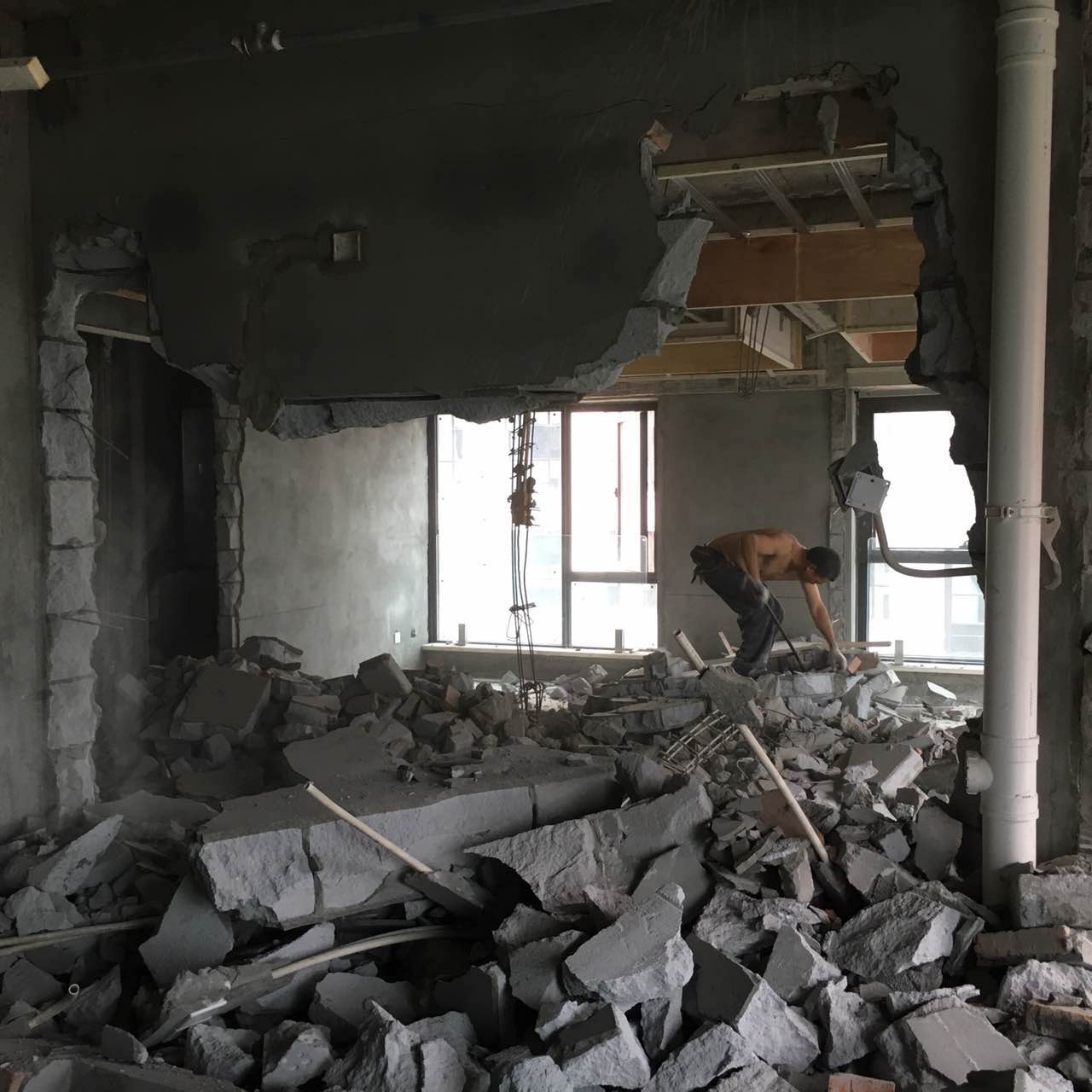 专业拆除男45岁汉族10年高级工吃苦耐劳尽职尽责优质高效突击队工地小