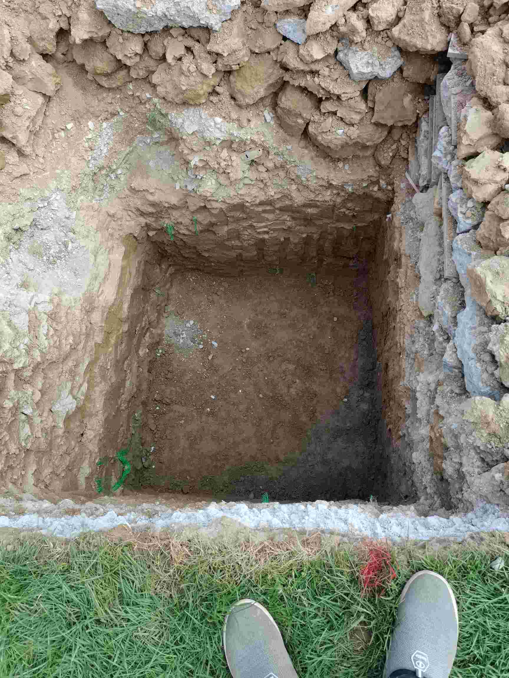 保定容城县河北雄安新区有30多个路灯基础,需要人工挖方桩20