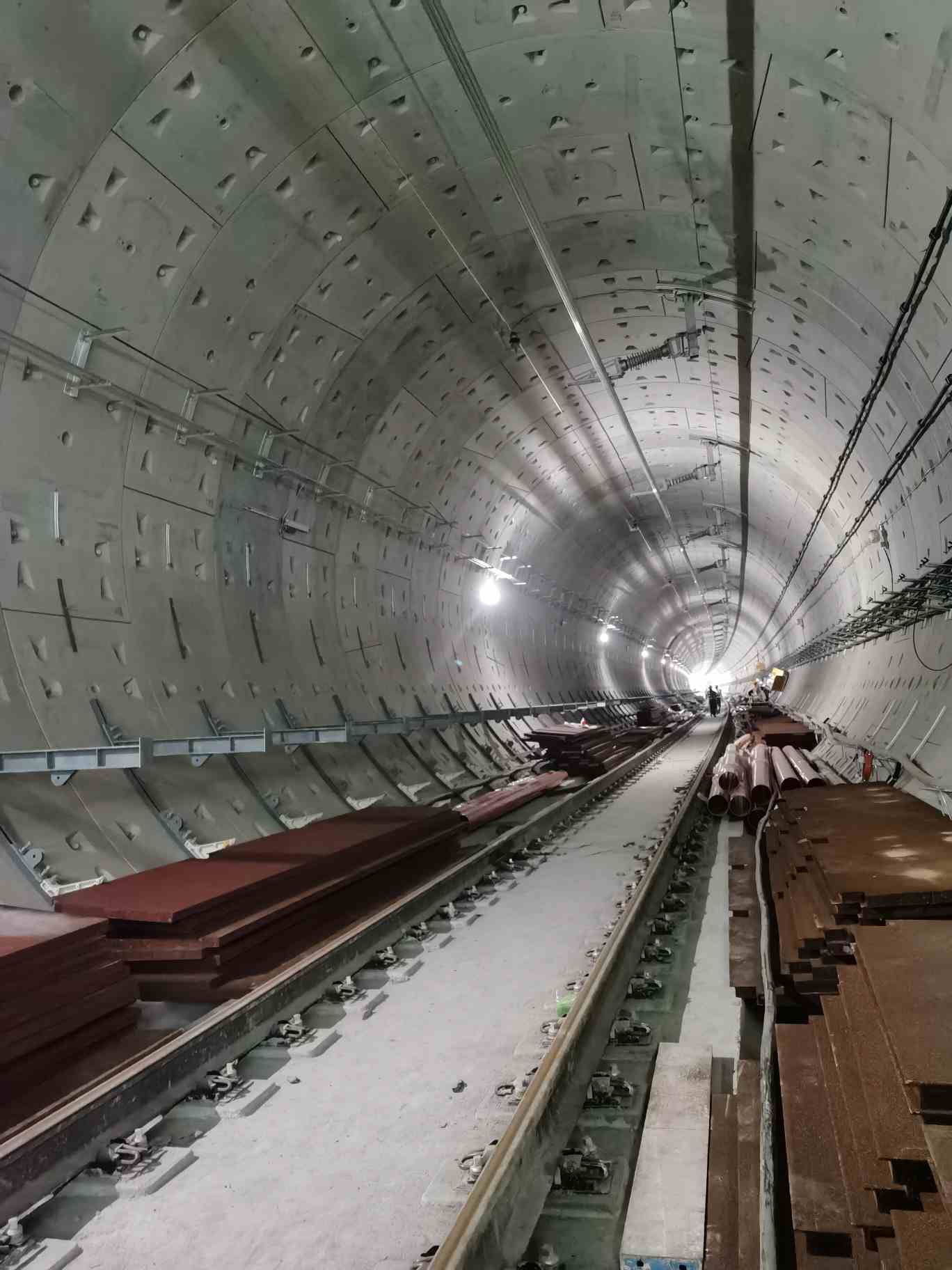 湖北武汉1人个人找隧道/涵洞