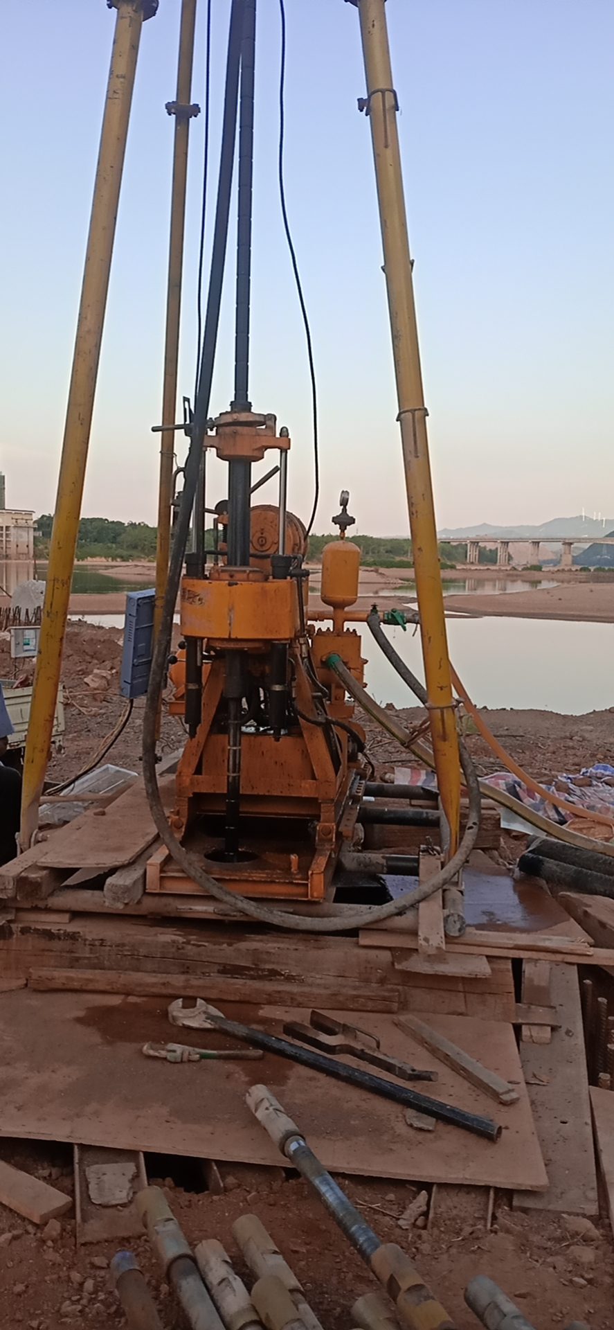 江西赣州赣州市招聘桩基取芯机长多名带下手也可以业务多按数量按