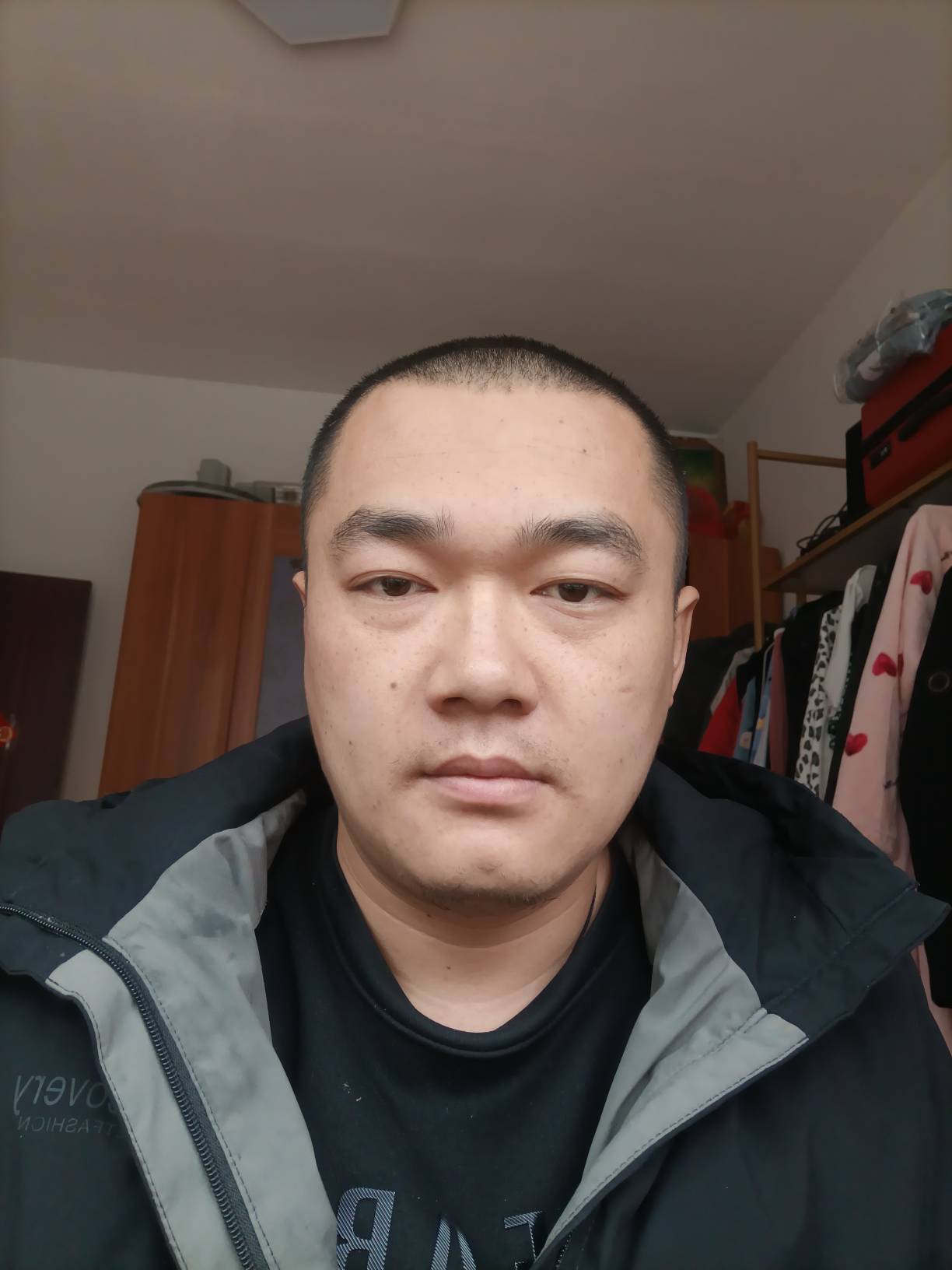 彭刚男31岁汉族10年高级工 吃苦耐劳尽职尽责团结协作