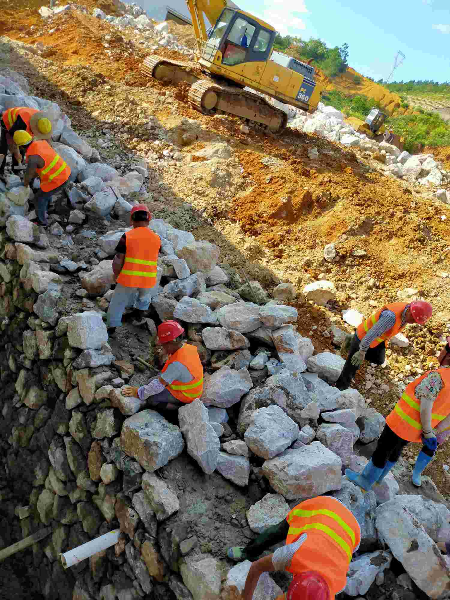 黔南边坡防护施工员找活平台-急招护坡工人技术员施工队-鱼泡网