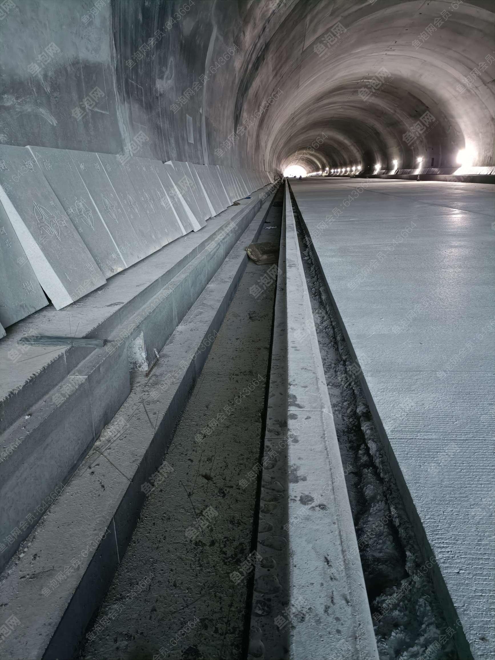 2010到2022年广东清远广连高速项目,隧道水沟电缆槽,路面.