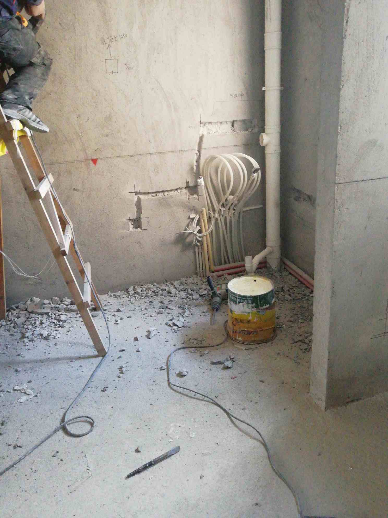 浙江宁波找专业精装修水电工