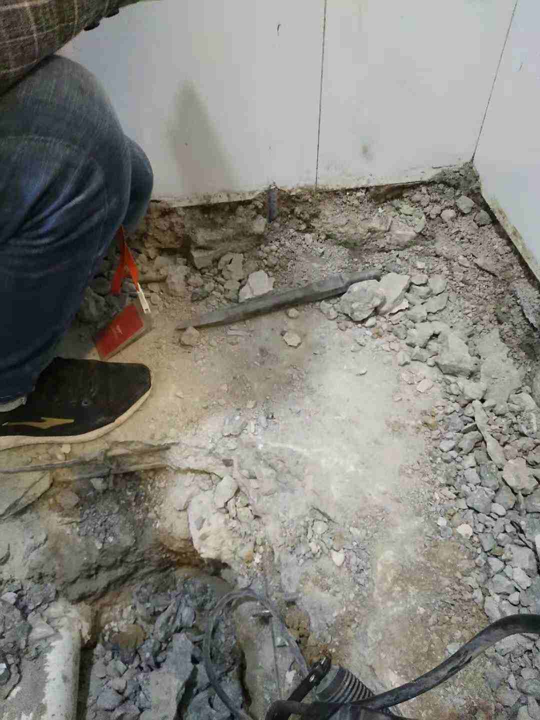 室内混凝土地面如何拆除?
