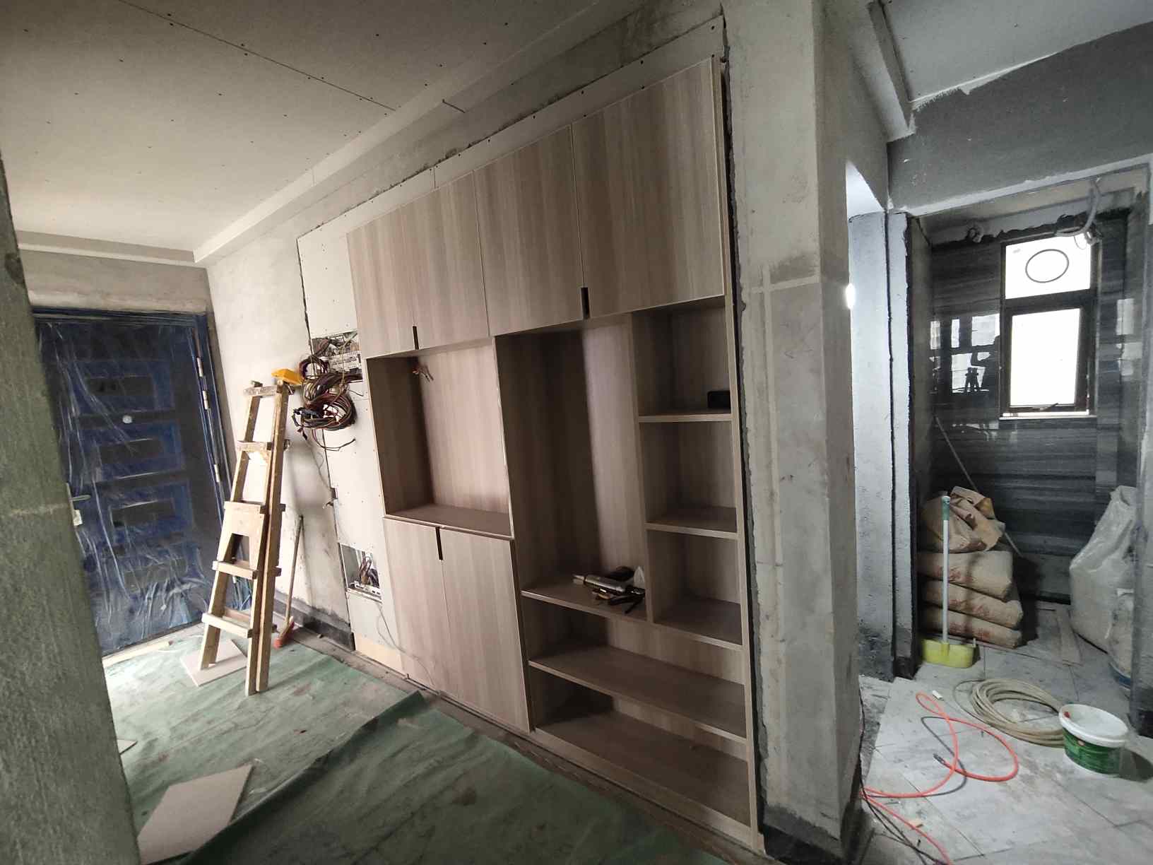 广东广州3人施工队找装修木工/家具/吊顶/隔断