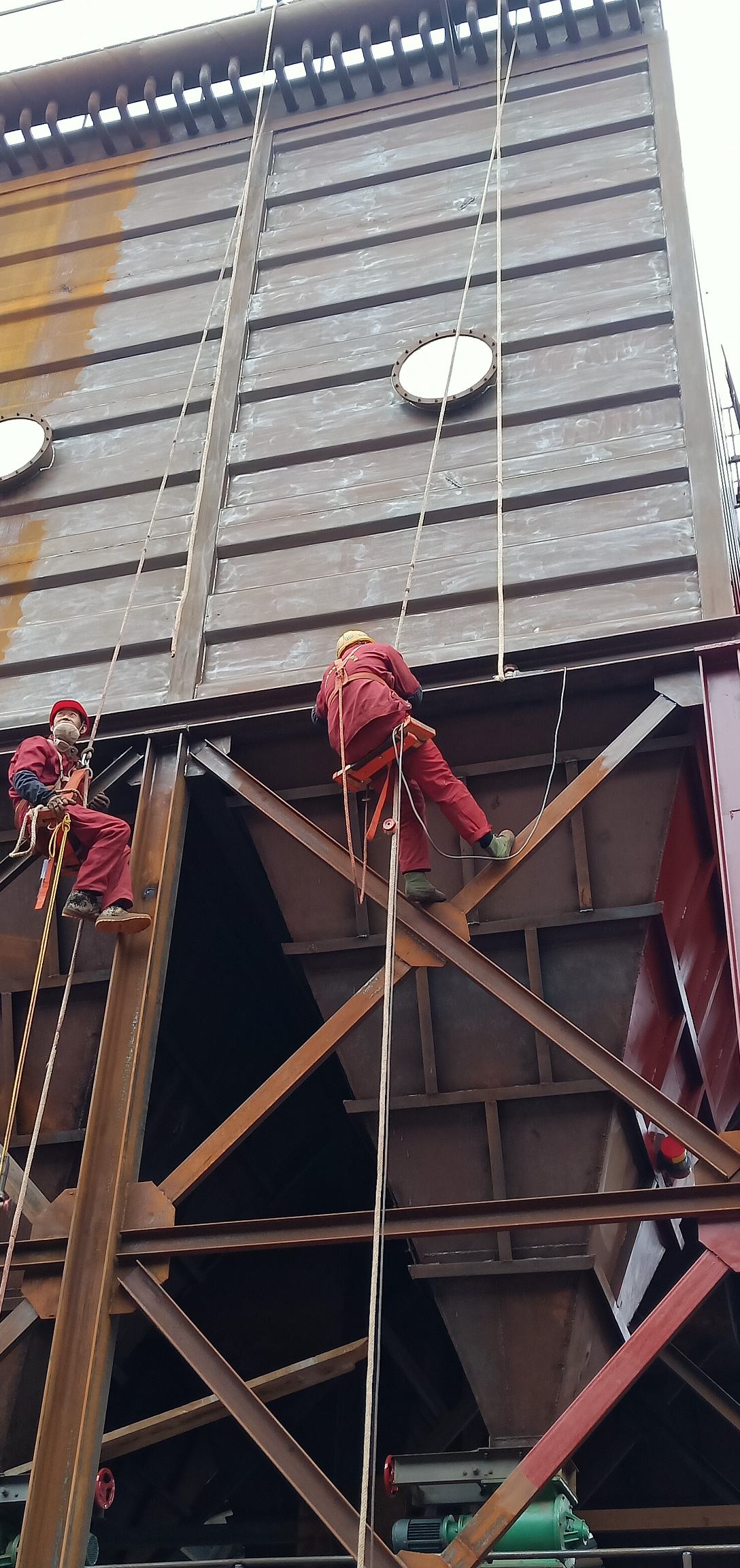 云南曲靖钢结构打磨刷漆