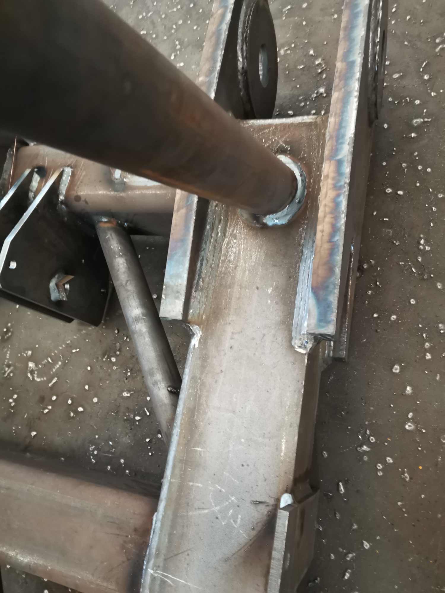 五险一金招聘长期二保焊