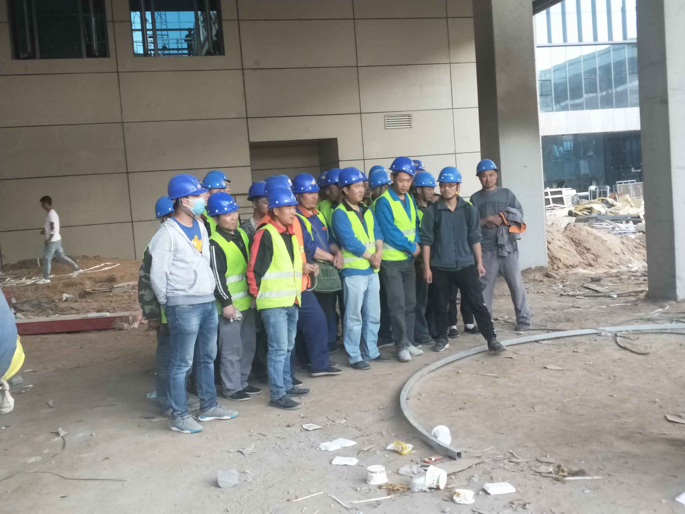 河北石家庄50人施工队找电工/弱电/消防/水暖/开槽