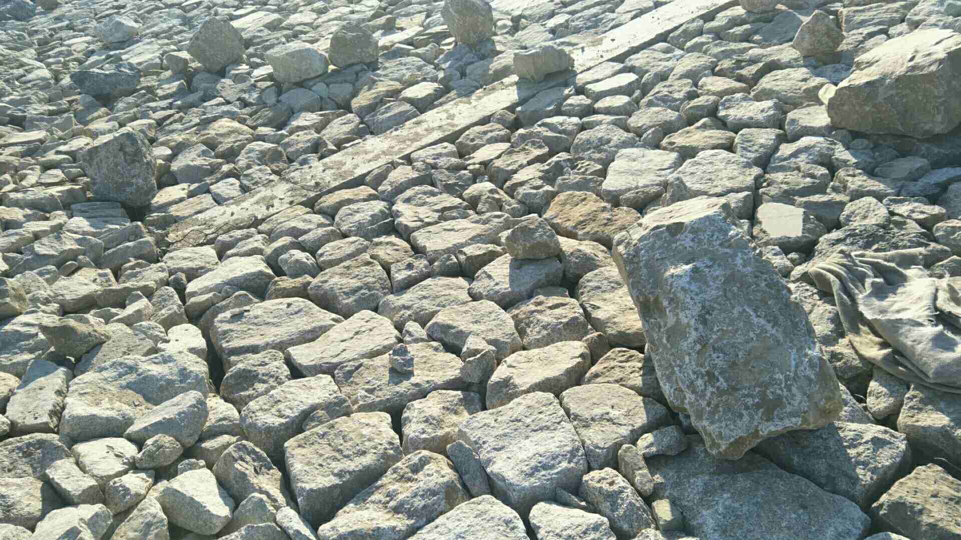 山东潍坊寿光河道护坡只砌石头