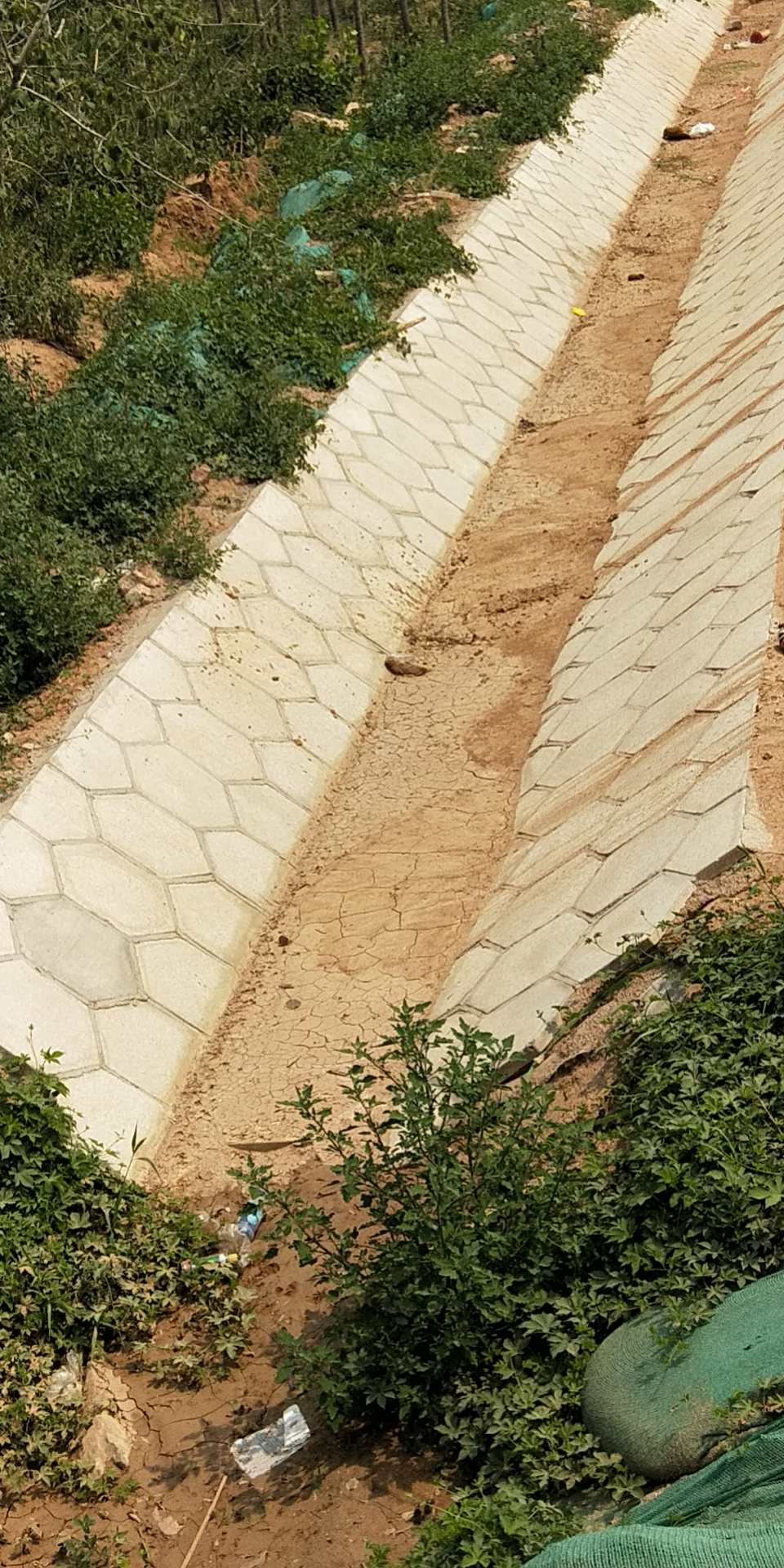 山东济南高速排水沟路沿石护坡