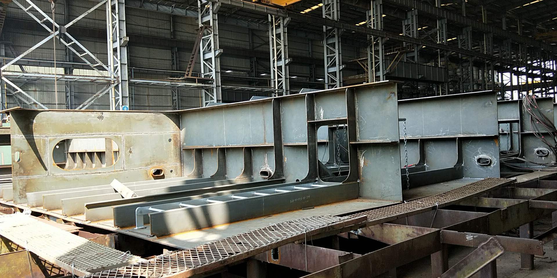 东莞我司主要从事船体分段,上建及钢结构建造,现需焊-鱼泡网