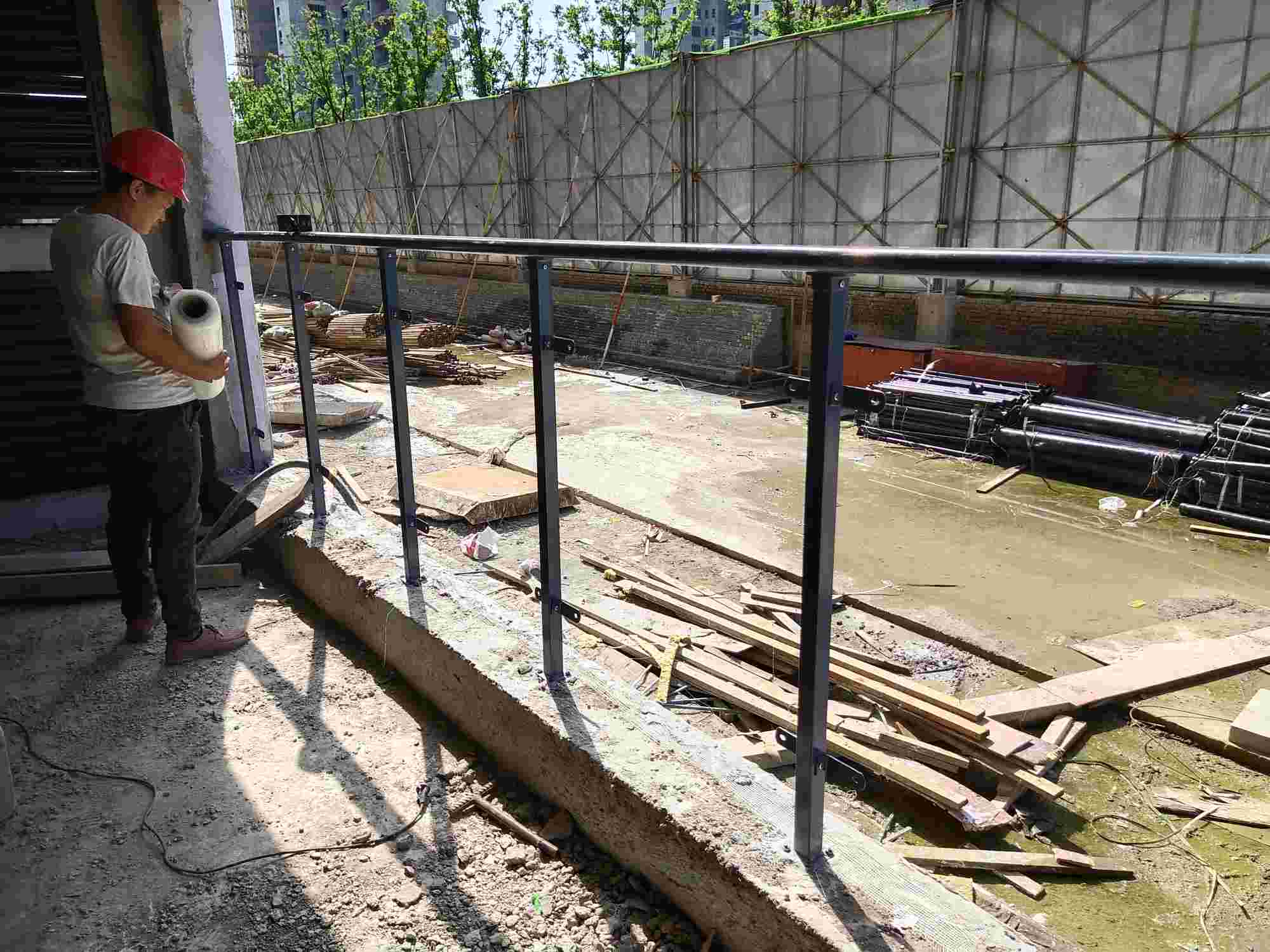 安徽亳州找小工室内安装栏杆要