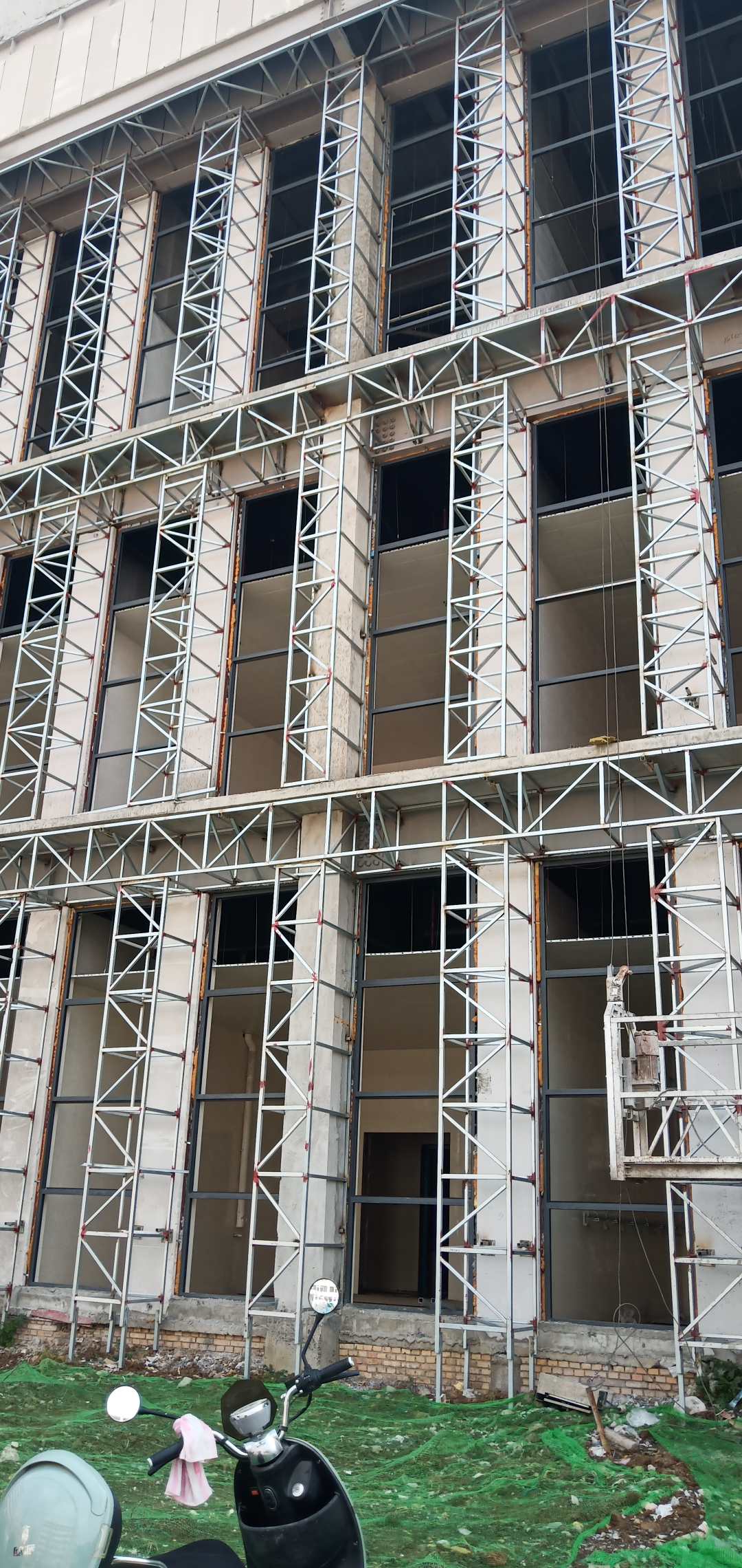 阜阳师范学院广告焊工铝板钢架一体板钢架焊工300-鱼泡网