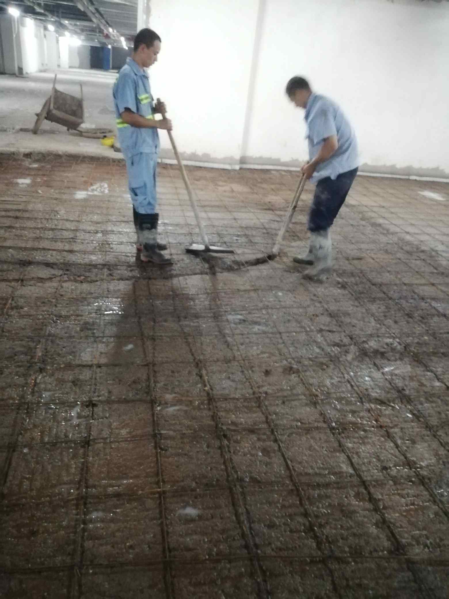 重庆渝北区车库地坪钢筋绑扎及冲洗地面