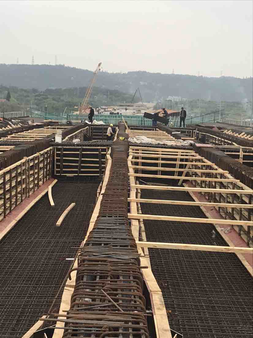 招现浇箱梁钢筋班组