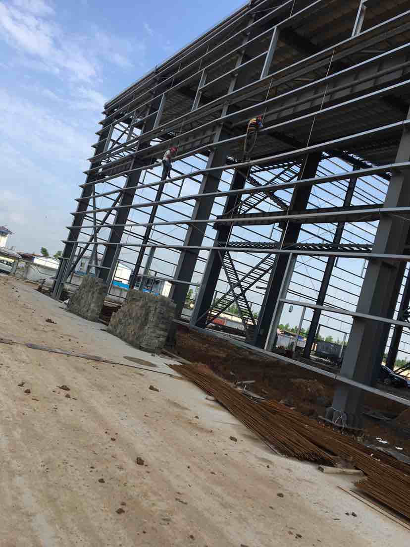 5个人现在最主要打墙板装横条,工资30-鱼泡网