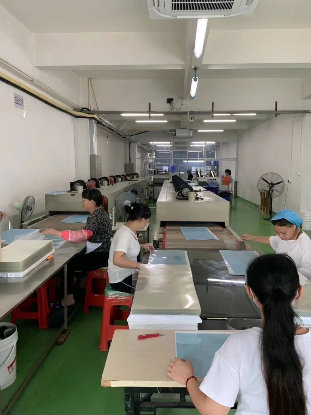 广东深圳包装厂招聘小时工多名,长白班,包吃住,做事简单不挑人