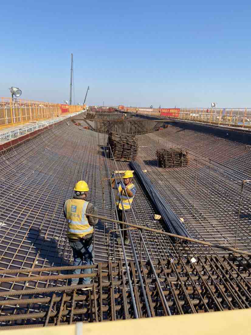 上海浦东新区上海工地招聘桥梁钢筋工师付,绑扎钢筋工二十名.工