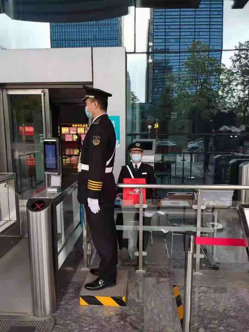 北京通州区招聘信息:通州售楼处保安要求人员身高178以上薪