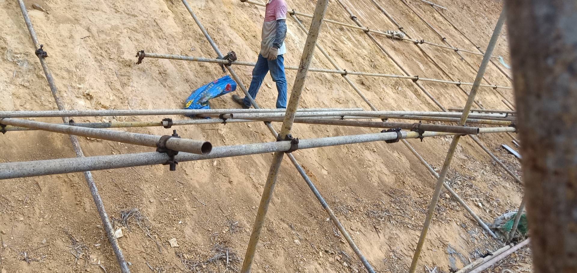 深圳龙华区做边坡支护喷锚钻孔30元一个小时-鱼泡网