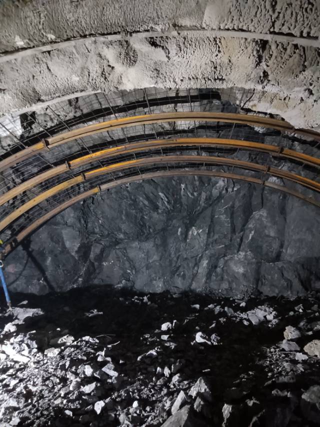 广西桂林广西桂林机场旁边需要2个隧道立架电焊工.工资6000