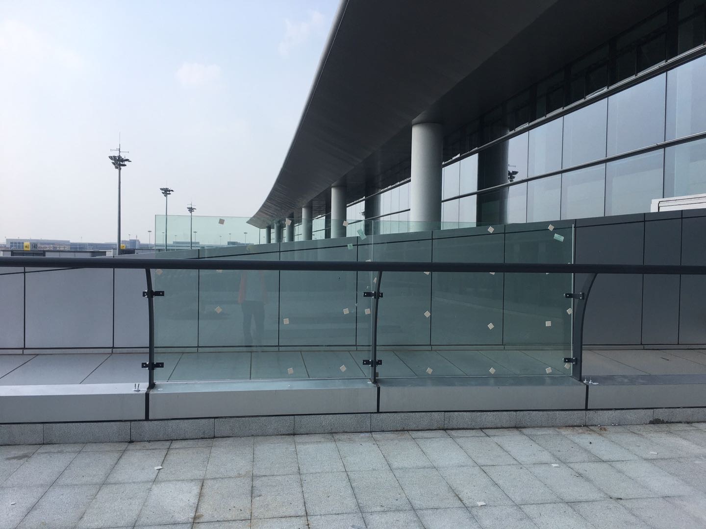 山东青岛栏板玻璃安装需要3人,在1月16号左右需要小工220