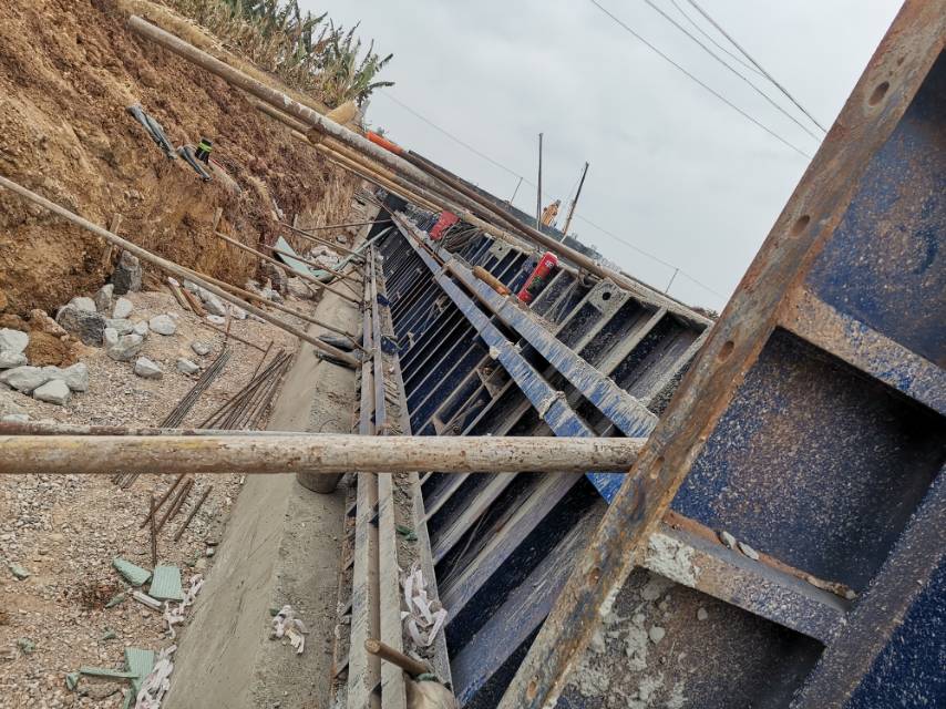广西河池按高速公路挡土墙钢模,打混凝土,每立方25找班组,有