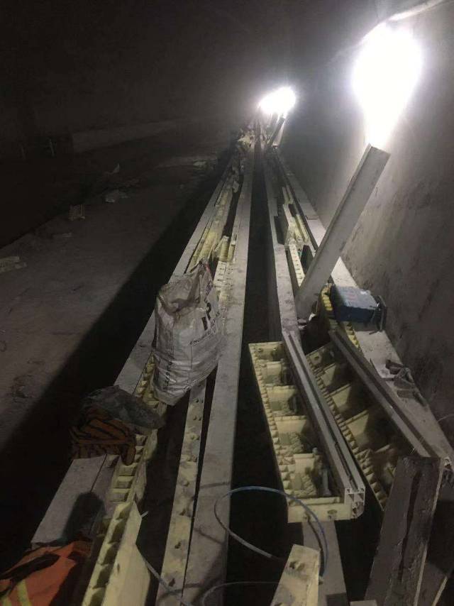 广东深圳高铁隧道水沟电缆槽三沟