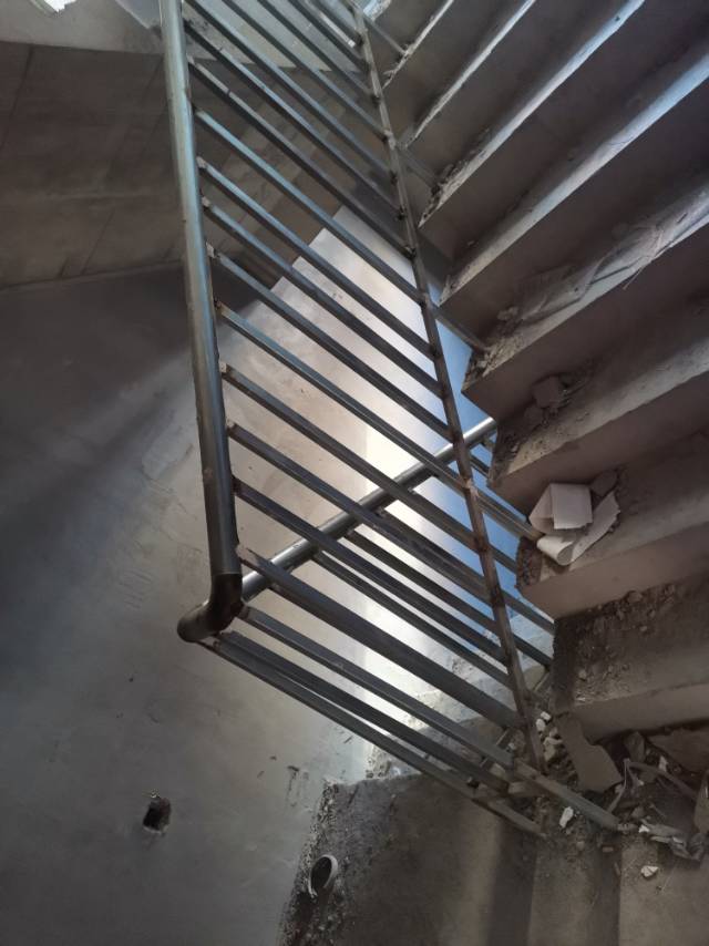 山西太原电焊工两名焊楼梯扶手350一天管住不管吃