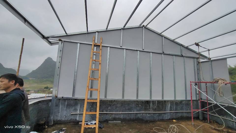 招工详情 广西平乐招电焊班组做屋面雨棚焊架子,盖树脂瓦,铝塑板围边