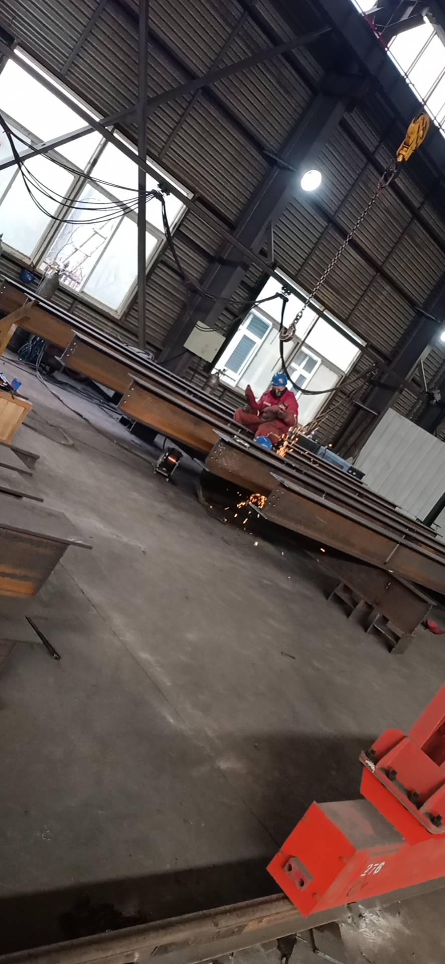 鞍山台安县招聘铆工5人要求熟练钢结构制作流程车间里干活