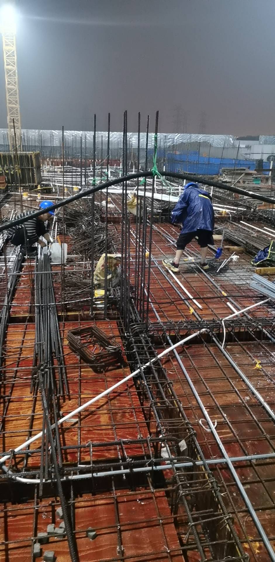 无锡锡山区感谢平台无锡招水电工预埋师傅5名350一天包住不