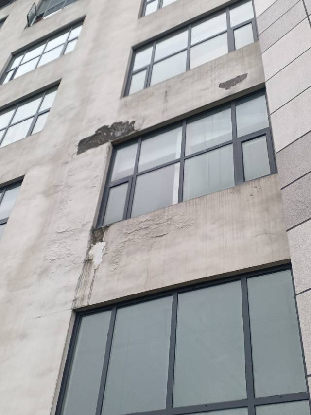 济宁任城区外墙吊板真石漆修补,临时用人,大概2天,用1—2人