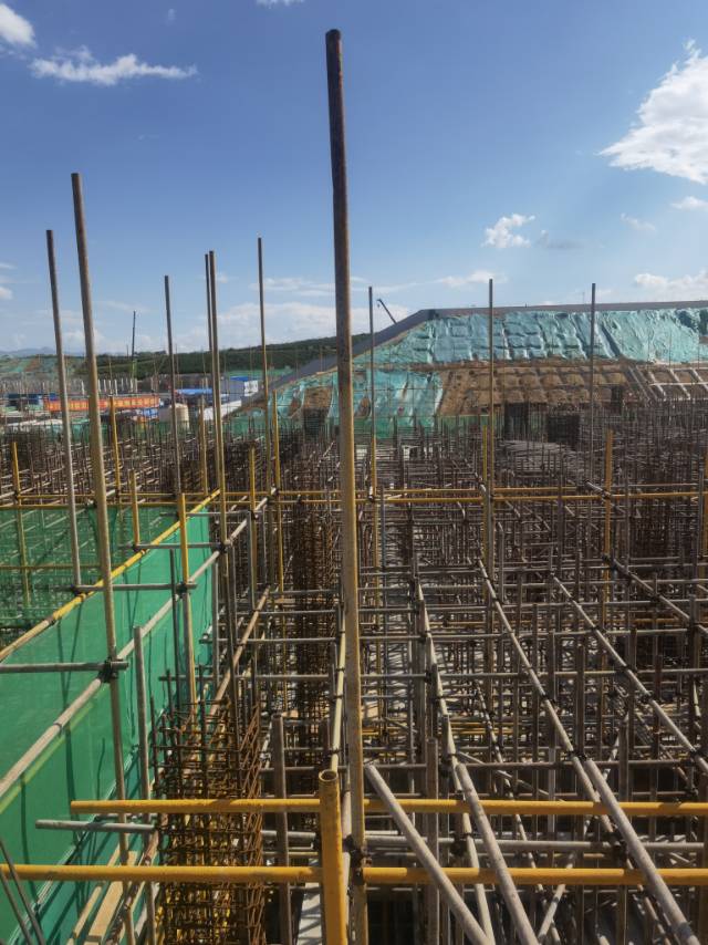 红河蒙自市蒙自飞机场因公司抓工期,需要大量木工有闲着的兄弟可